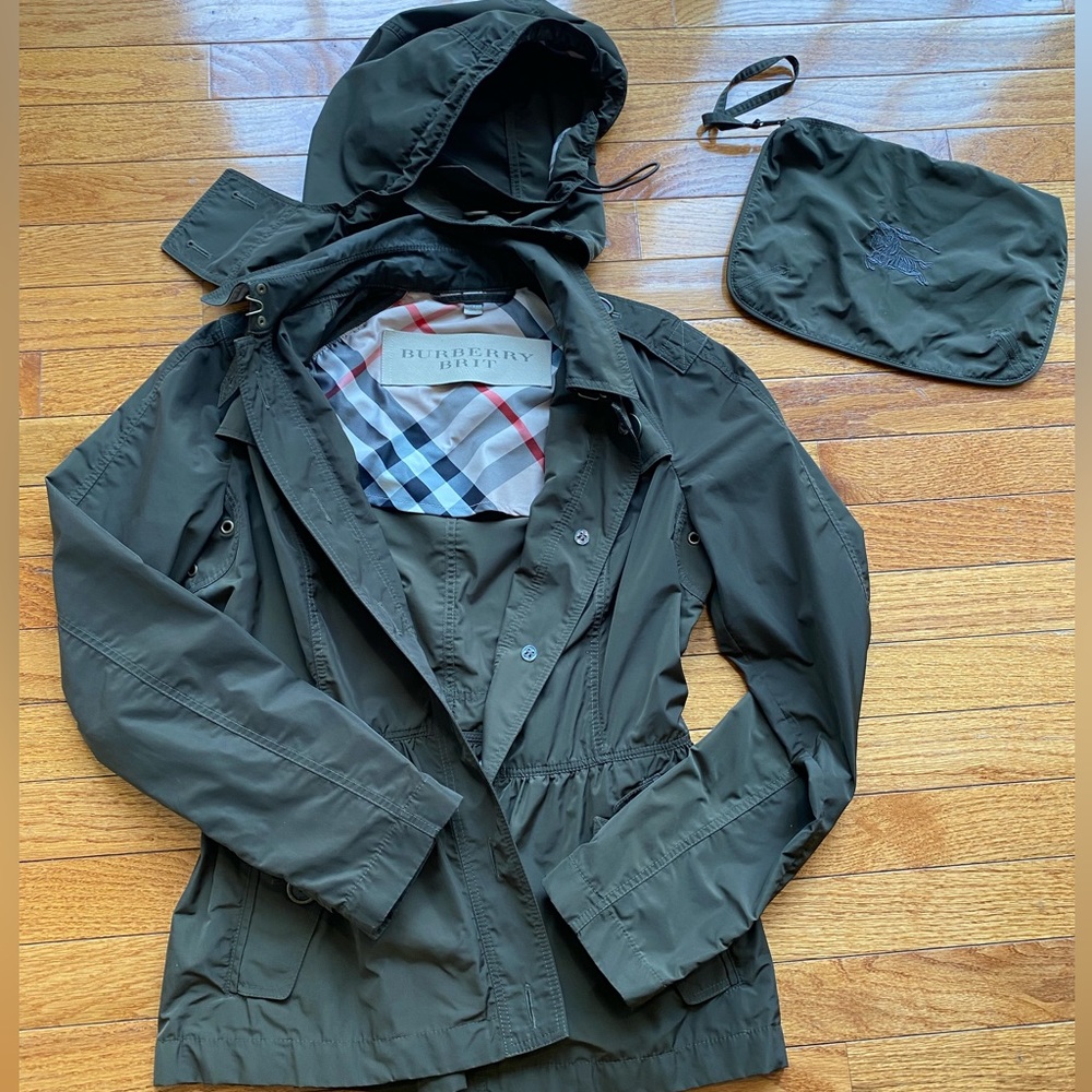 Burberry windbreaker.  Tag says size 8US however runs closer to 2-4.